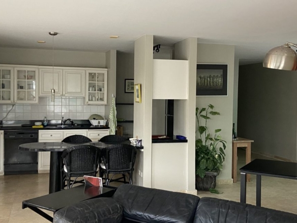 Oranjestad – Spacious Seaview 1-Bedroom Condo with Balcony