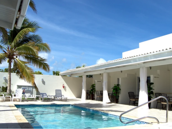 Apartment Complex – Lucrative Investment Opportunity in Palm Beach