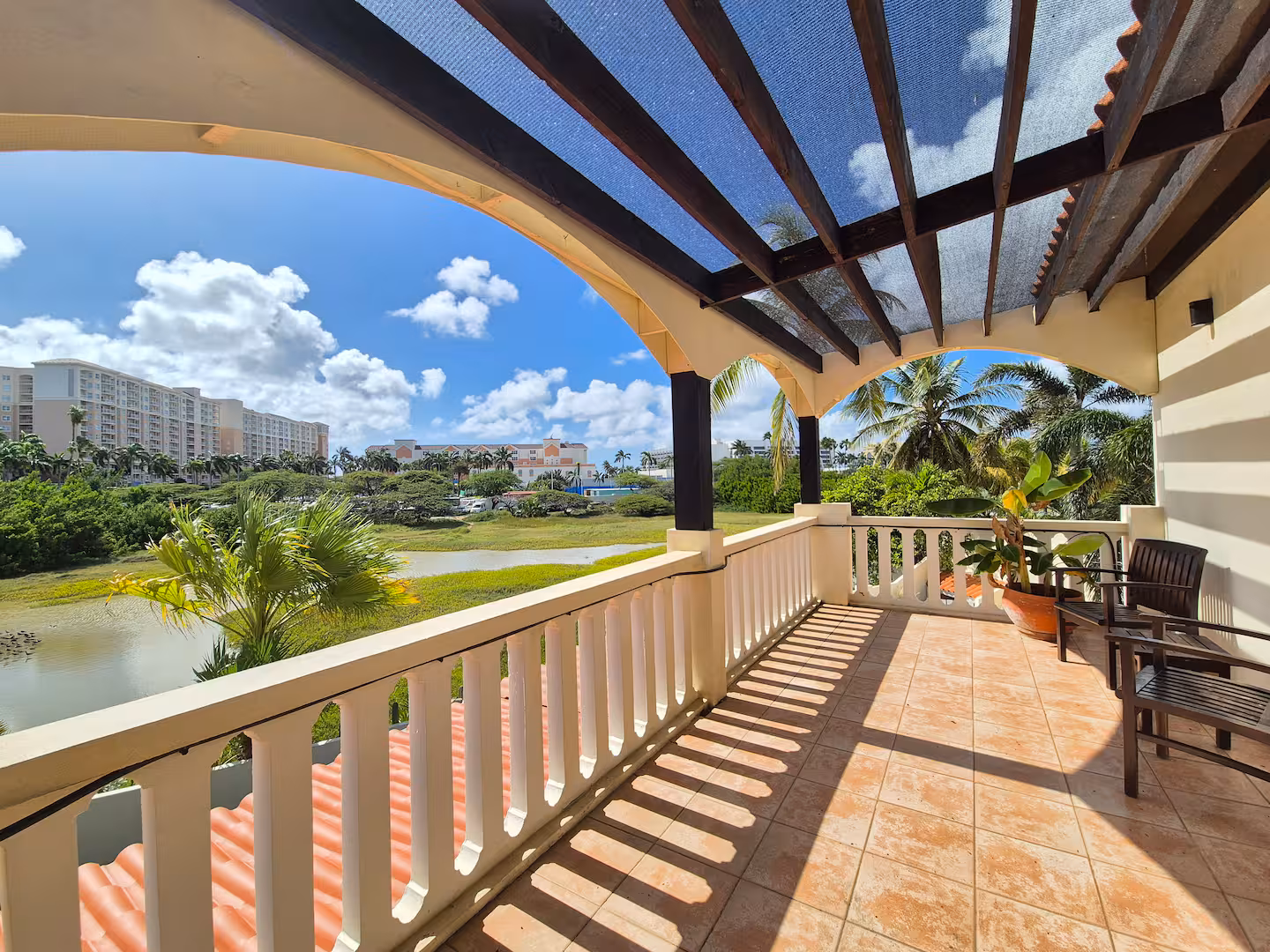 Saliña Villa – 3-Bedroom Lakeview Escape w/ Infinity Pool near Palm Beach