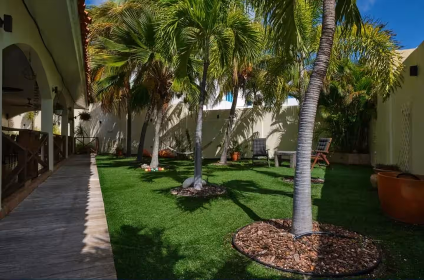 Saliña Villa – 3-Bedroom Lakeview Escape w/ Infinity Pool near Palm Beach