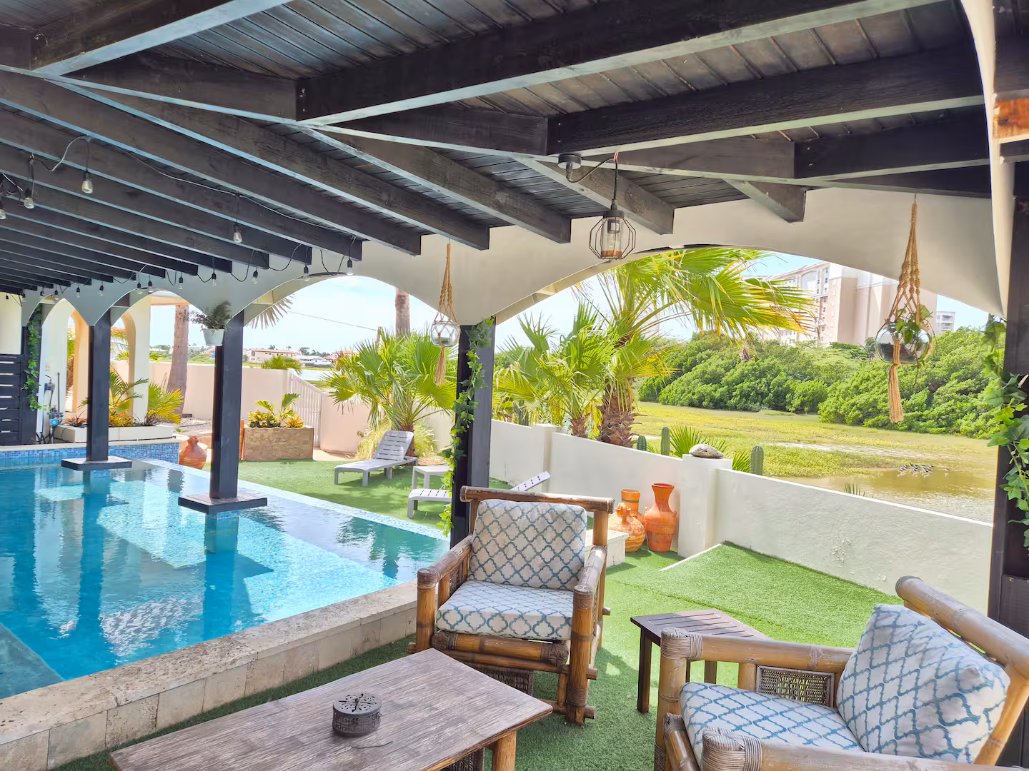 Saliña Villa – 3-Bedroom Lakeview Escape w/ Infinity Pool near Palm Beach