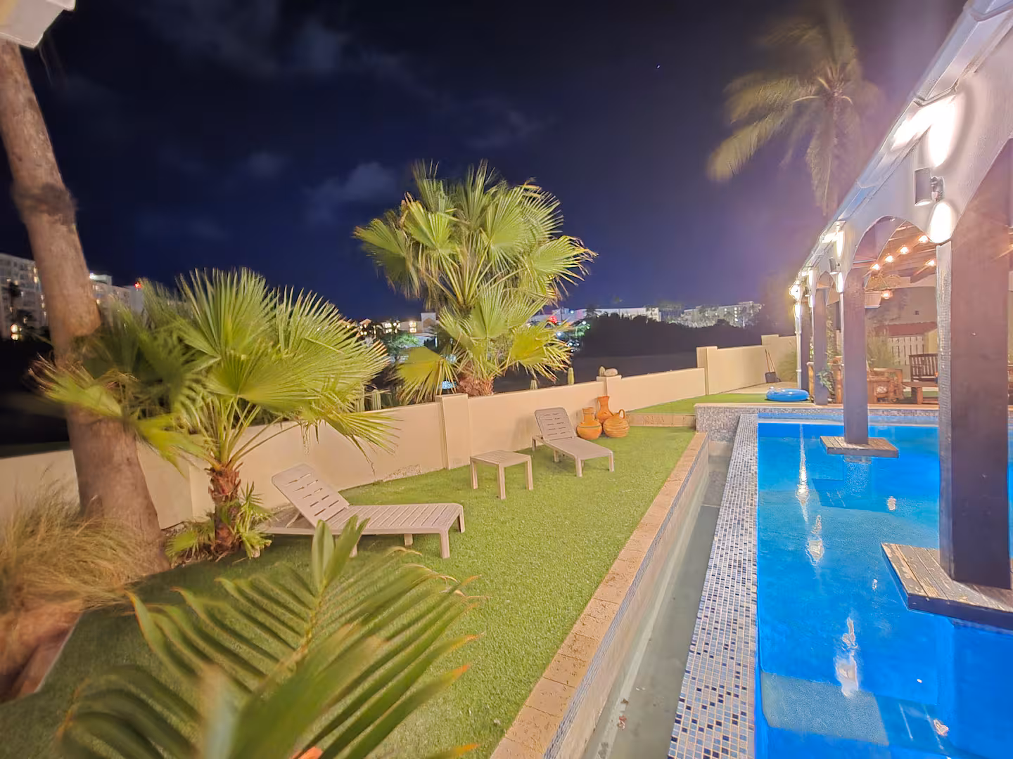 Saliña Villa – 3-Bedroom Lakeview Escape w/ Infinity Pool near Palm Beach