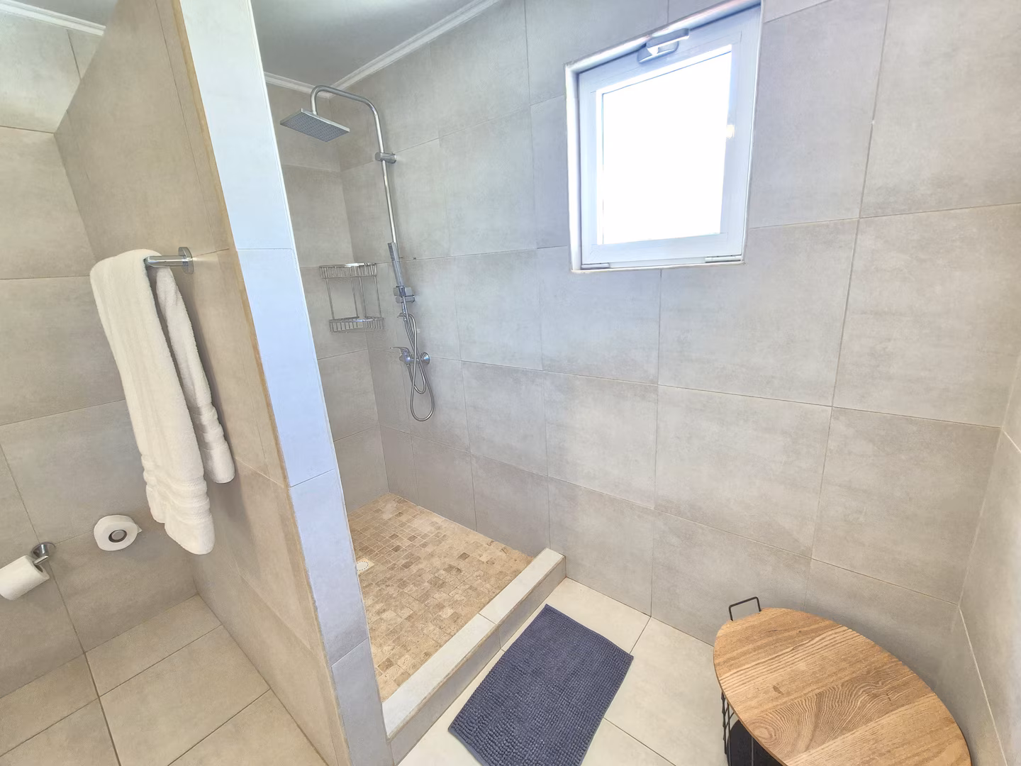 Saliña Villa – 3-Bedroom Lakeview Escape w/ Infinity Pool near Palm Beach