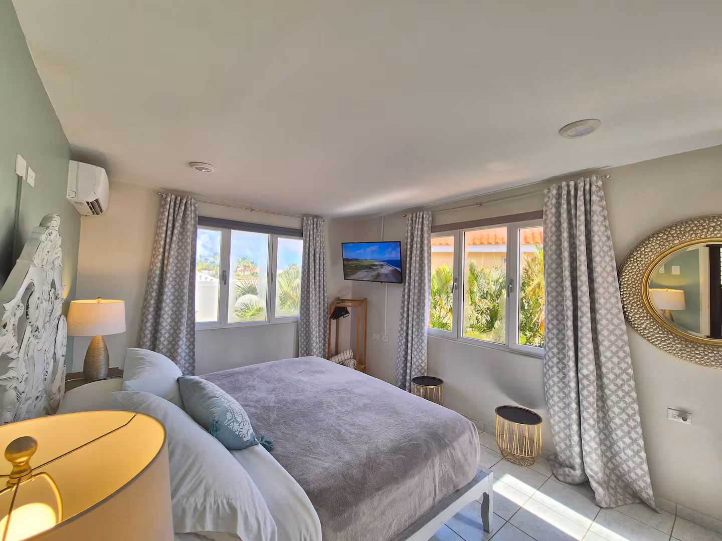 Saliña Villa – 3-Bedroom Lakeview Escape w/ Infinity Pool near Palm Beach