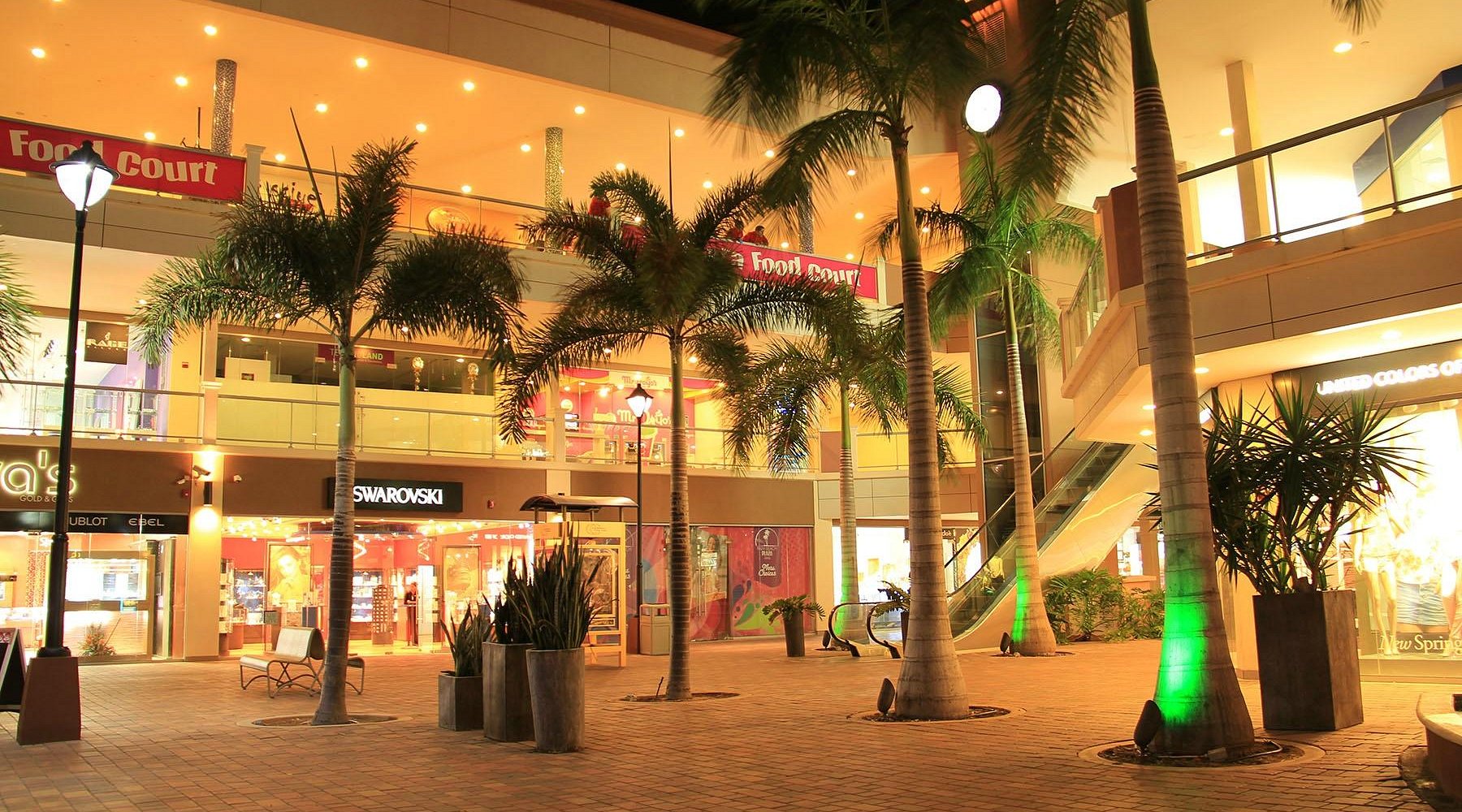 Commercial Space in the Heart of Palm Beach – 100 m² | Second-Floor Unit